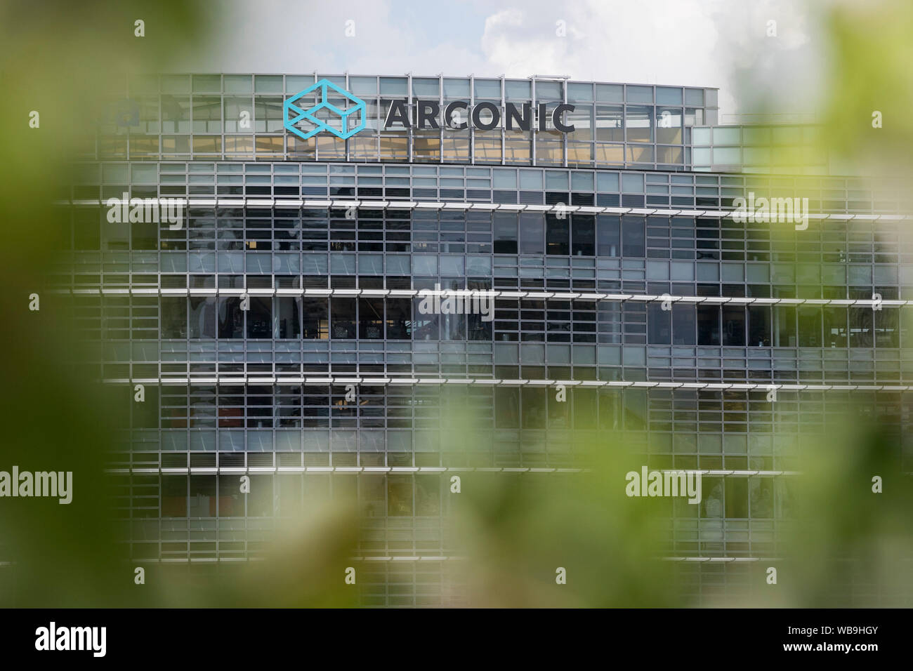 Un logo affiche à l'extérieur du siège de l'Arconic à Pittsburgh, Pennsylvanie le 8 août 2019. Banque D'Images
