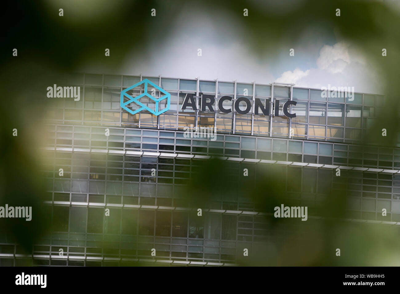 Un logo affiche à l'extérieur du siège de l'Arconic à Pittsburgh, Pennsylvanie le 8 août 2019. Banque D'Images