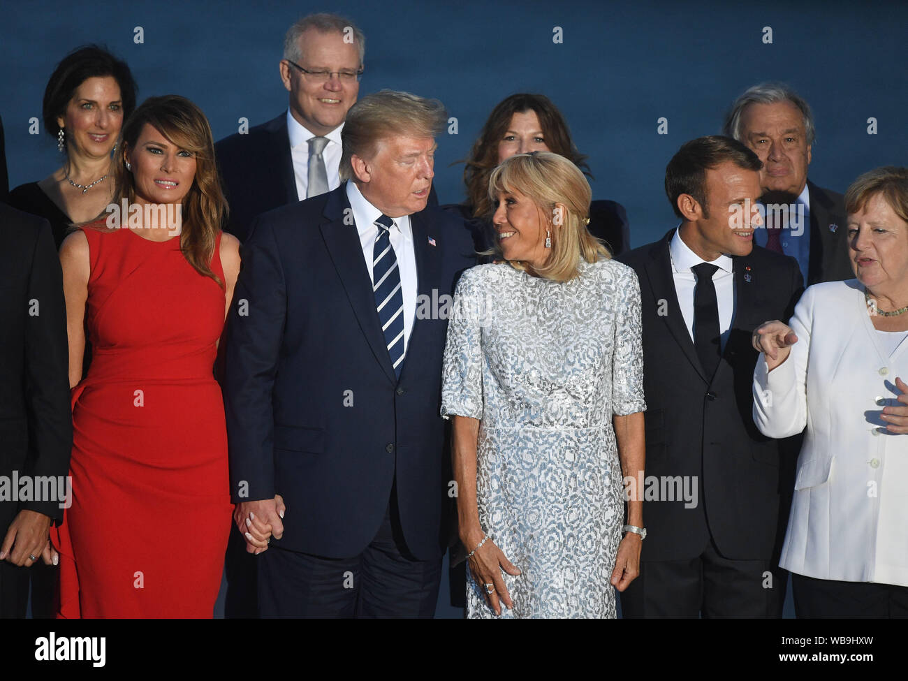 Melania Trump, Président des Etats-Unis, Donald Trump, Brigitte Macron, l'épouse du Président français, Emmanuel Macron, et la Chancelière allemande, Angela Merkel, inscrivez-vous d'autres dirigeants du monde pour la photo de famille au sommet du G7 à Biarritz, France. Banque D'Images