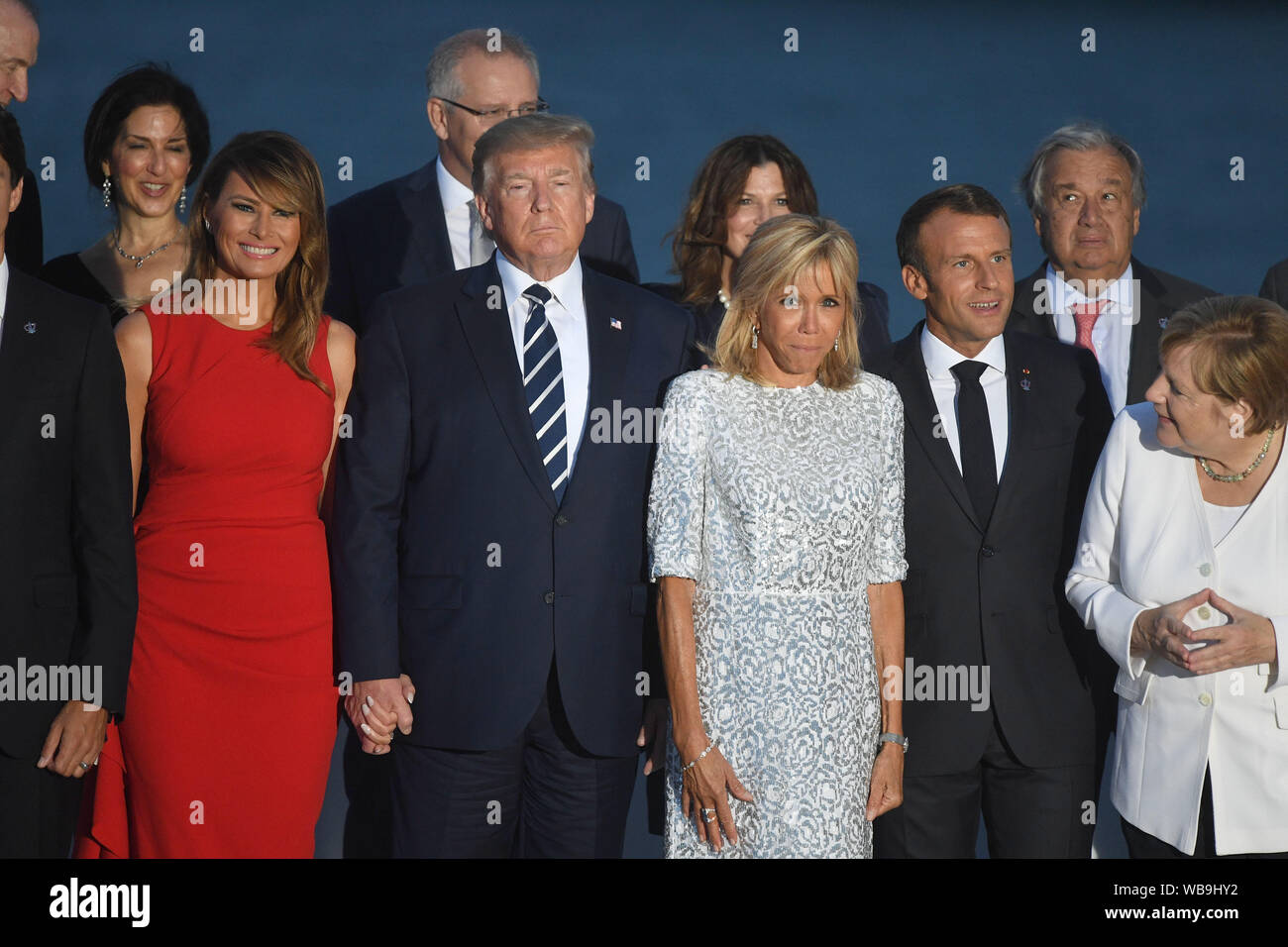 Melania Trump, Président des Etats-Unis, Donald Trump, Brigitte Macron, l'épouse du Président français, Emmanuel Macron, et la Chancelière allemande, Angela Merkel, inscrivez-vous d'autres dirigeants du monde pour la photo de famille au sommet du G7 à Biarritz, France. Banque D'Images