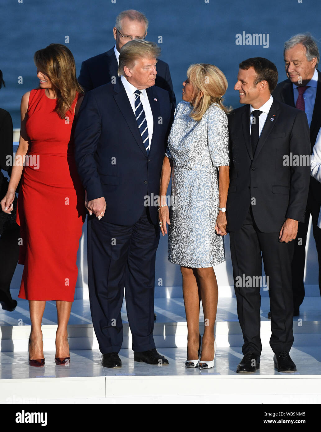 Melania Trump, Président des Etats-Unis, Donald Trump, Brigitte Macron, et le président français, Emmanuel Macron inscrivez-vous d'autres dirigeants du monde pour la photo de famille au sommet du G7 à Biarritz, France. Banque D'Images