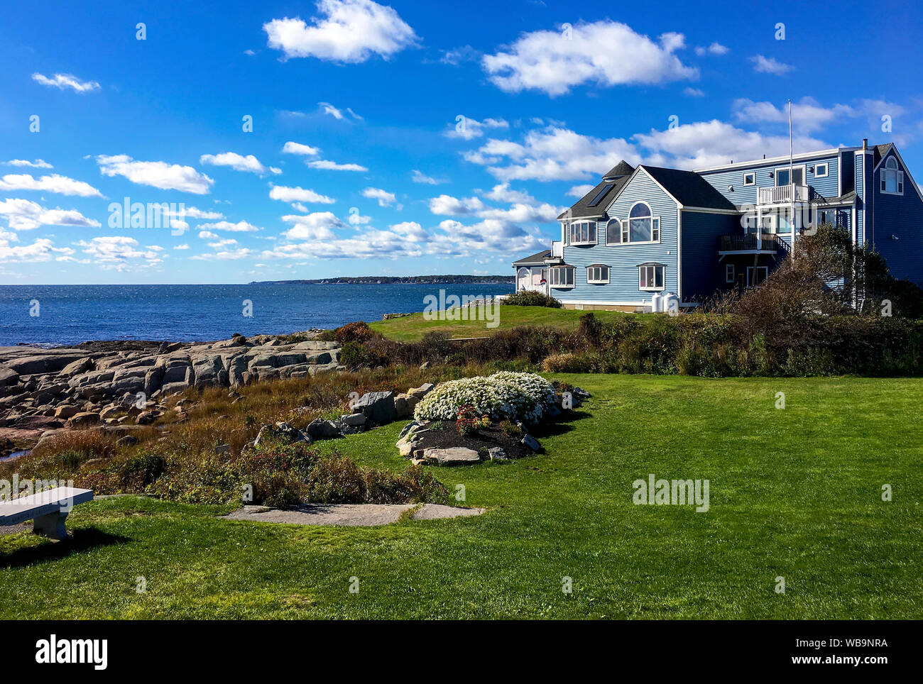 Moi, New York / USA - Oct 18, 2018 : belle vue de Sohier Park à Cape Neddick, York, Maine, sur un matin d'automne très venteux. Près de Cape Neddick Light. Banque D'Images