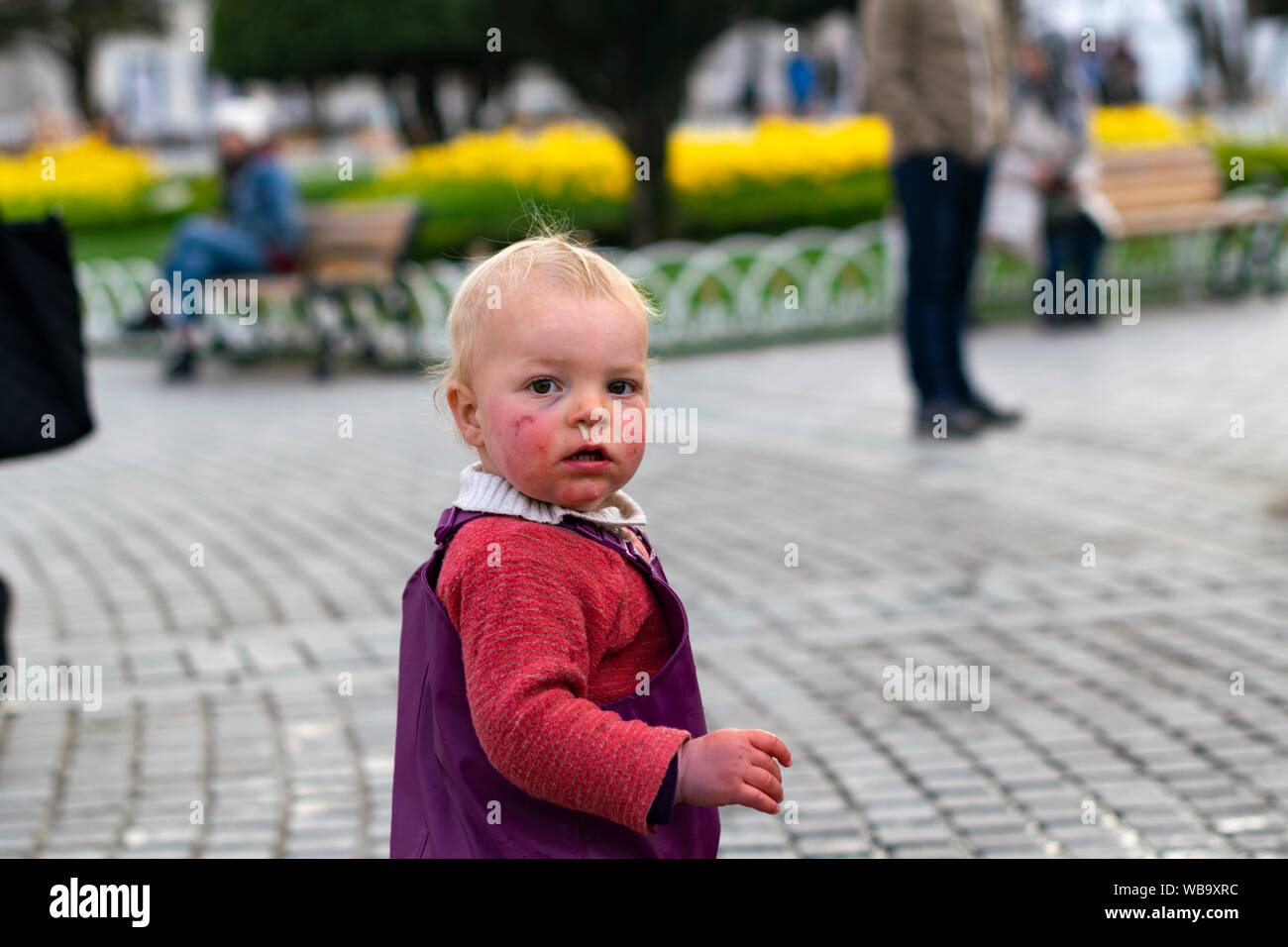 Les enfants jouant dans Sultan Ahmet square Banque D'Images