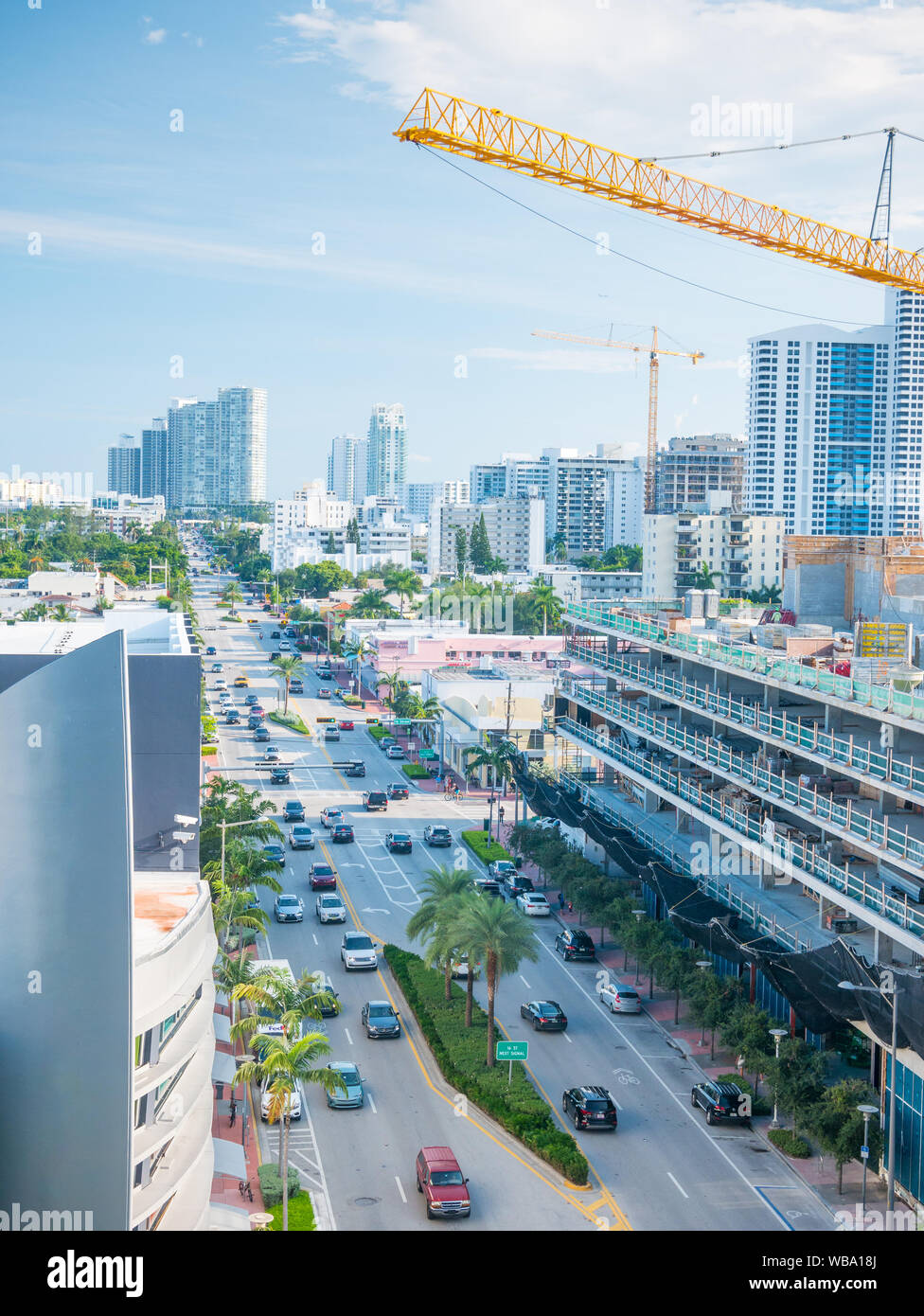 Vue sur la rue sur une semaine ordinaire dans la rue de Miami Banque D'Images