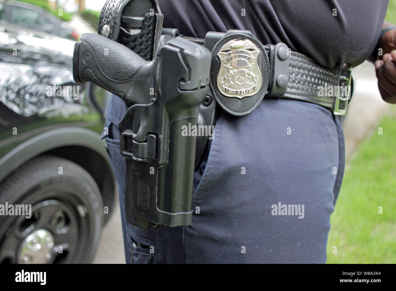 Arme à feu et d'un insigne sur la cop's belt, Detroit, Michigan, USA Banque D'Images