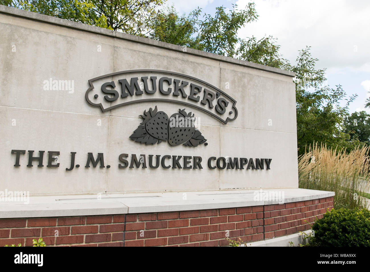 Un logo affiche à l'extérieur du siège de la société le J. M. Smucker à Orrville, Ohio le 10 août 2019. Banque D'Images