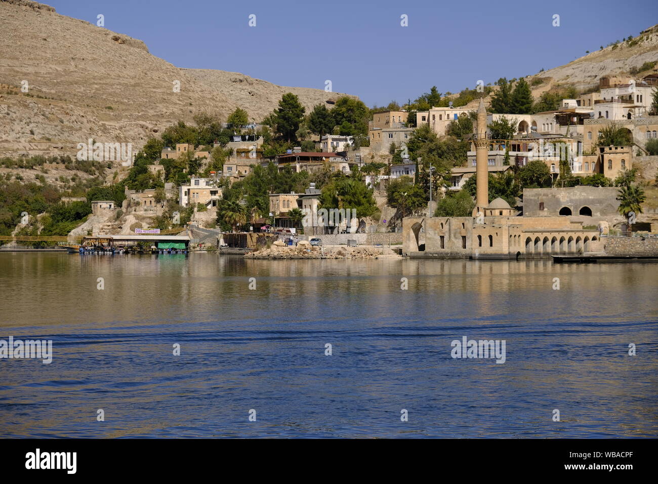 Savasan Village, situé dans la région de Halfeti à Sanliurfa, est sous les eaux du barrage de Birecik. Ce village construit en face de l'Euphrate avant qu'il ait été Banque D'Images