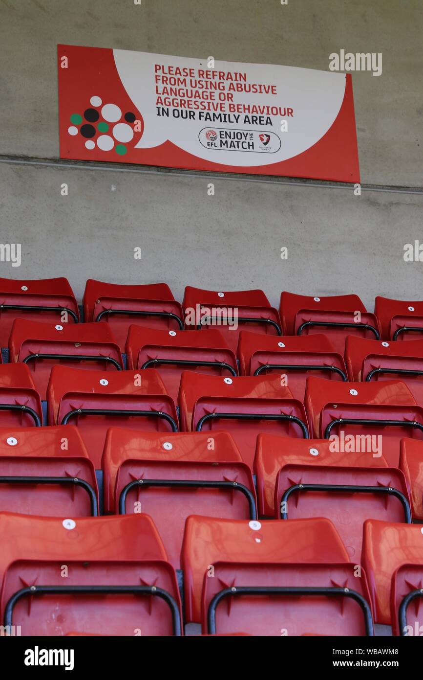 Cheltenham Town FC v Swindon Town FC au stade des roches Jonny, Whaddon Road (Sky Bet League deux - 24 août 2019) - Photo par Antony Thompson - T Banque D'Images