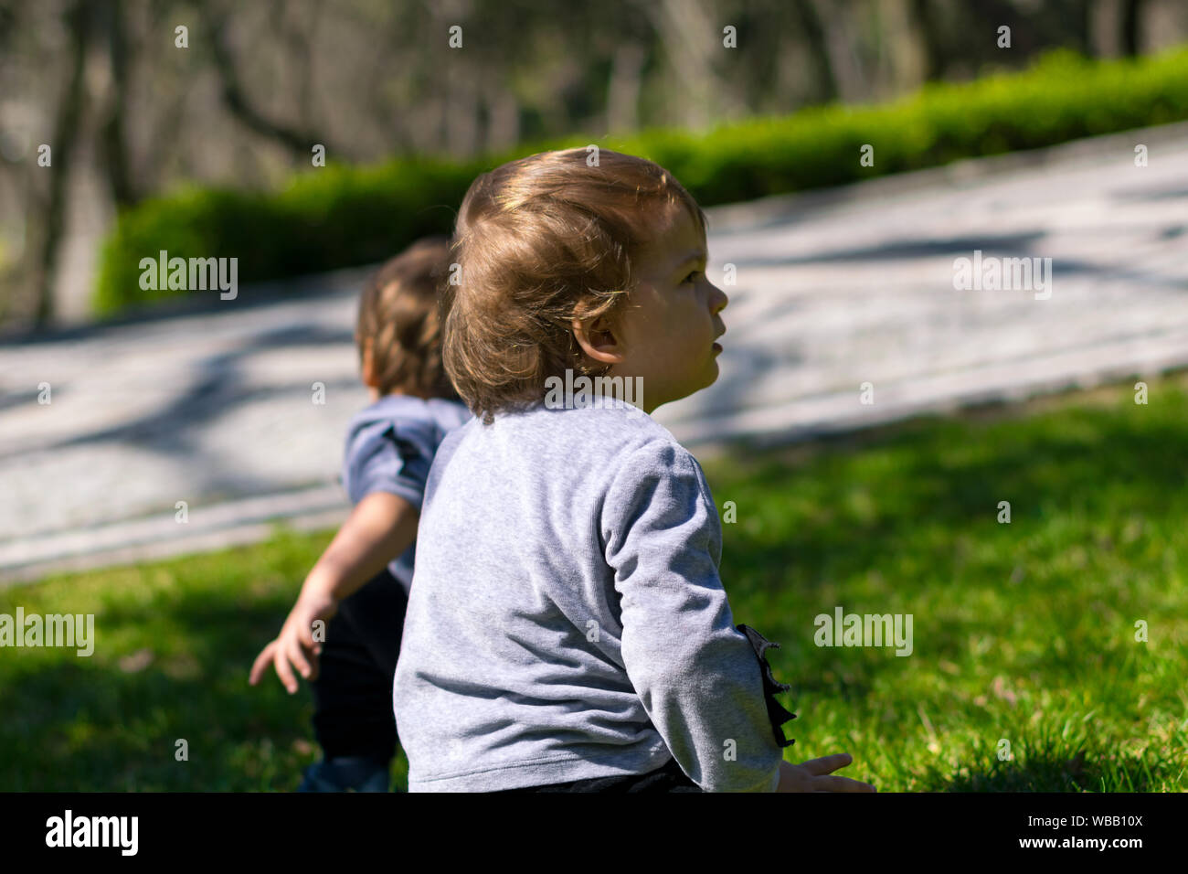 Bebes Jumeaux Banque D Image Et Photos Alamy