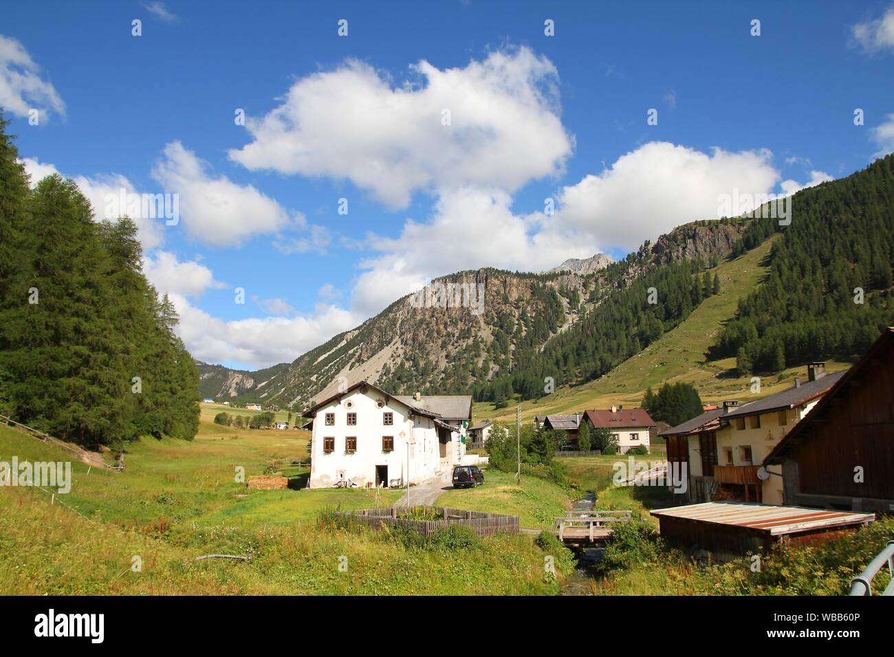 Suisse - Tschierv, ville située dans la vallée de Val Mustair dans Novara (canton des Grisons) Banque D'Images
