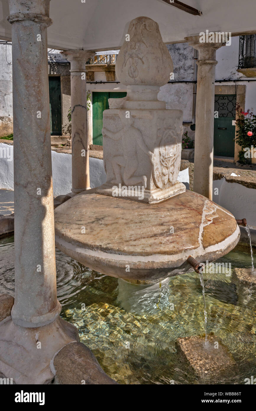 Fonte da Villa, 16e siècle en fontaine d'eau minérale, le quartier juif,  dans la ville de Castelo de Vide, district de Portalegre, Alto Alentejo,  Portugal Photo Stock - Alamy