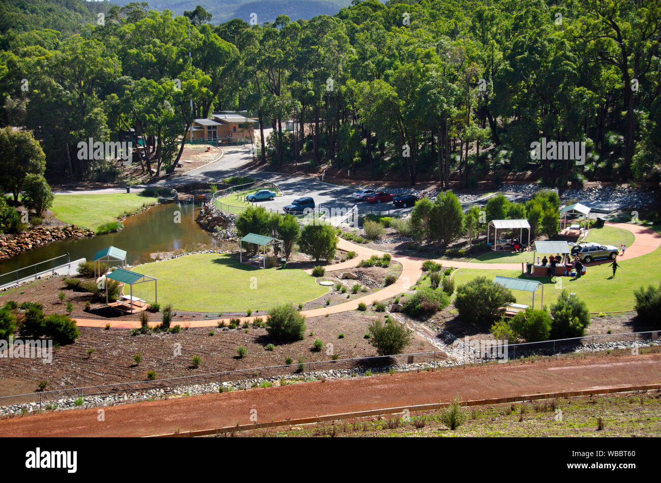 Jardins et les installations de loisirs de North Dandalup barrage, près de Perth, Australie occidentale. Banque D'Images