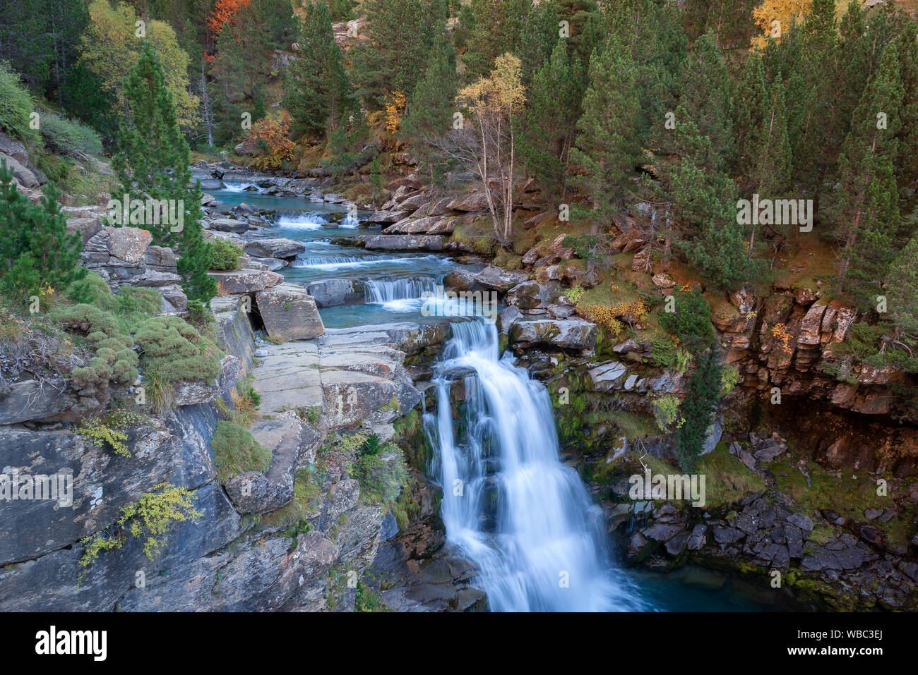 Giralda suites de Soaso, Falls sur la rivière Arazas, Ordesa et Monte Perdido National Park, Huesca, Espagne Banque D'Images