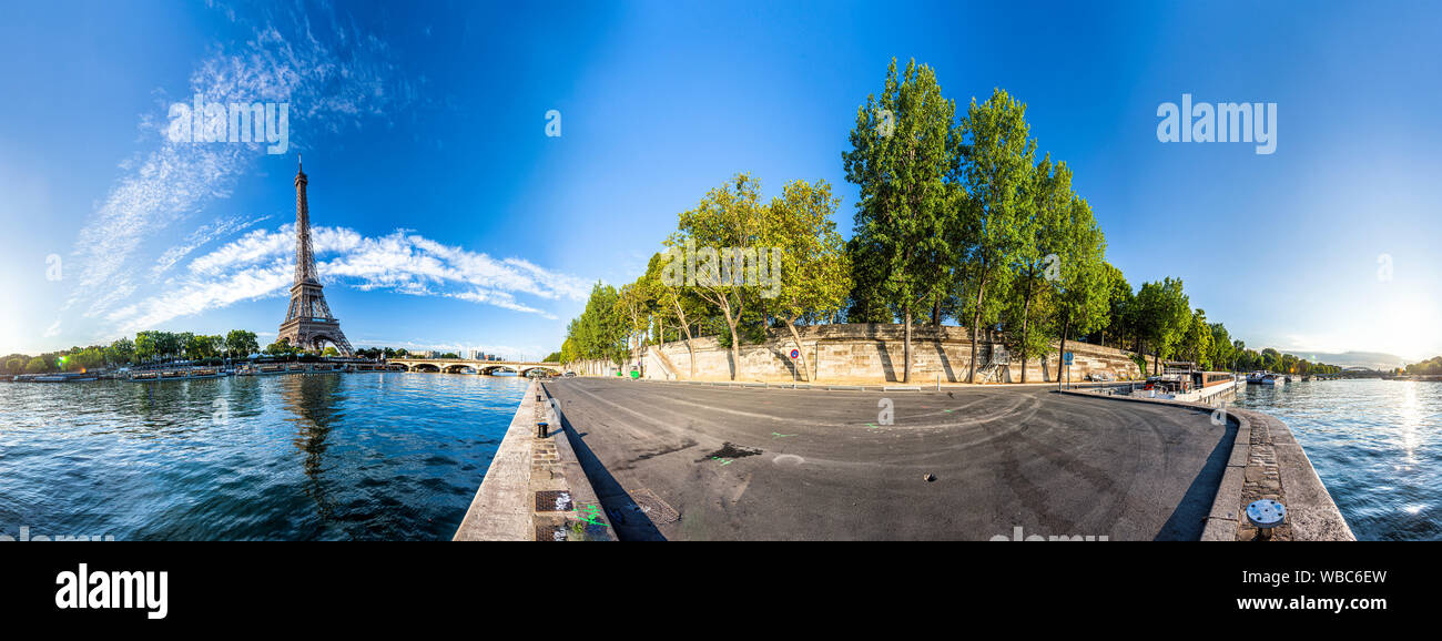 Panorama de la Tour Eiffel et du bord de la Seine à Paris Banque D'Images