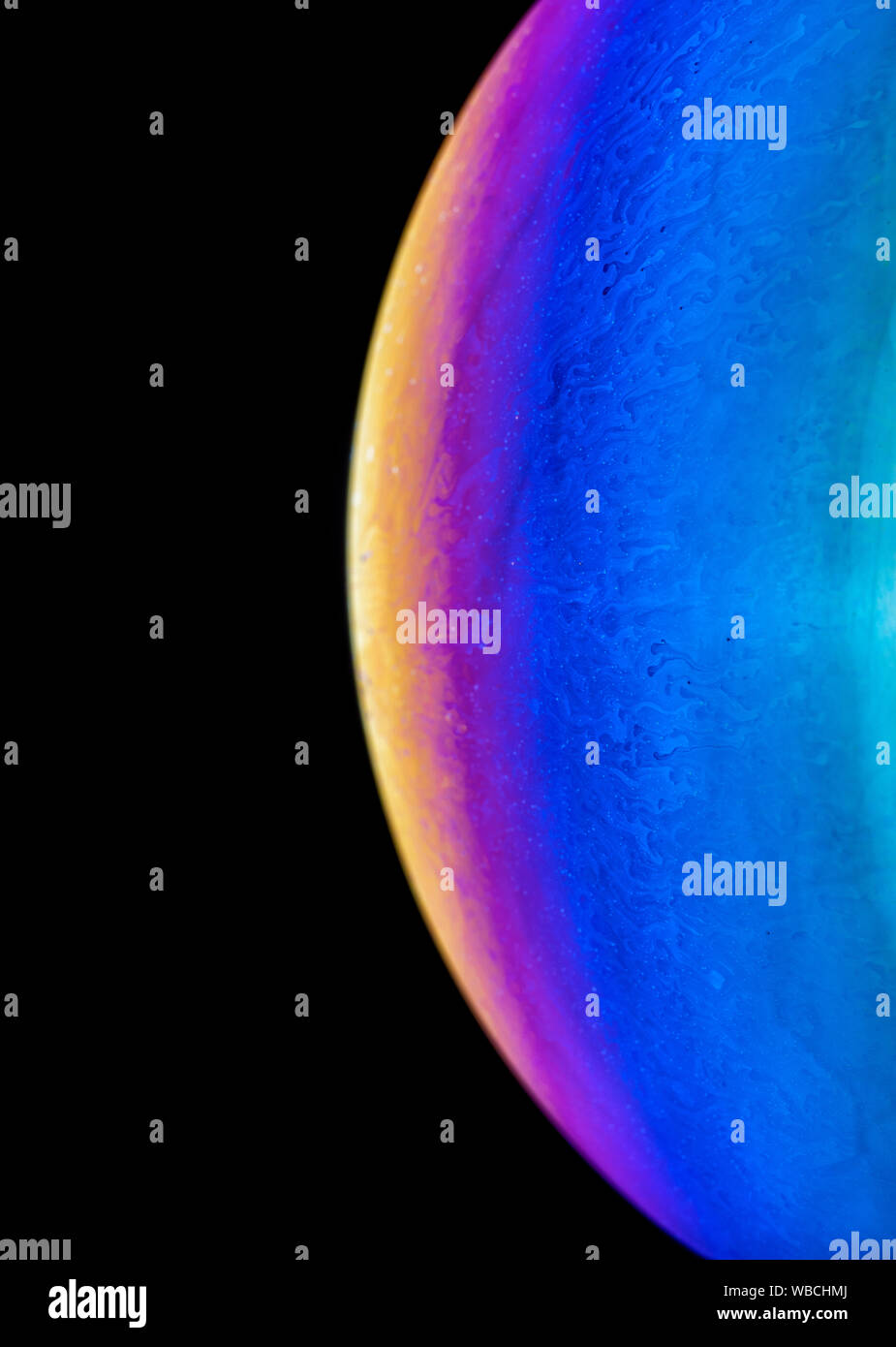 Motif fantaisie incroyable de l'eau savonneuse résumé fond demi-cercle. Modèle de l'univers planètes ou l'espace cosmique. Beaucoup d'espace pour la publicité des étiquettes. Banque D'Images