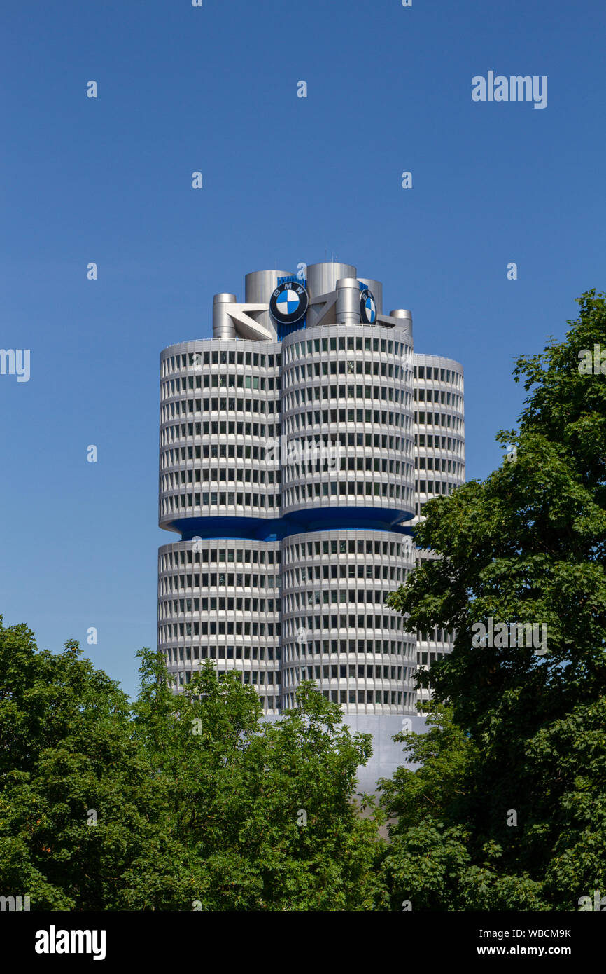 La tour BMW à leur siège, Munich, Allemagne. Banque D'Images