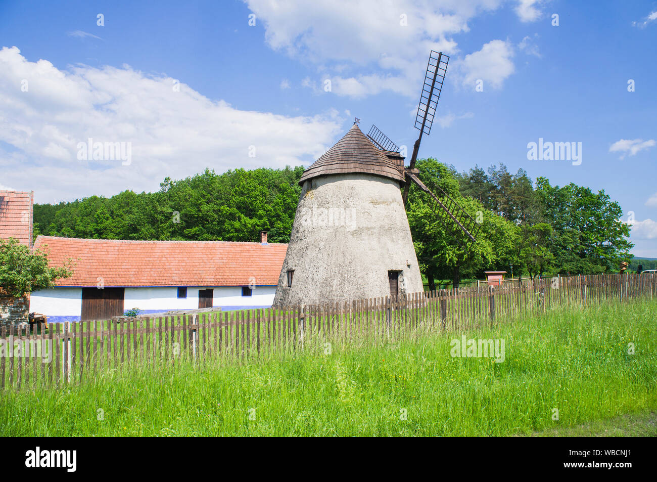 Le Musée Technique de Brno préserve le type Hollandais Moulin dans Kuzelov en tant que monument culturel national, la région de Moravie du Sud, République tchèque, Ju Banque D'Images