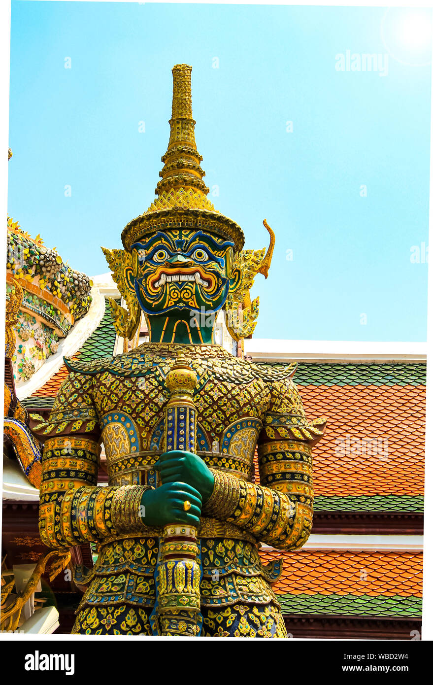Daemon garde à l'entrée au sacré Thai Temple du Bouddha d'Émeraude, dans la capitale de la Thaïlande Bangkok Banque D'Images