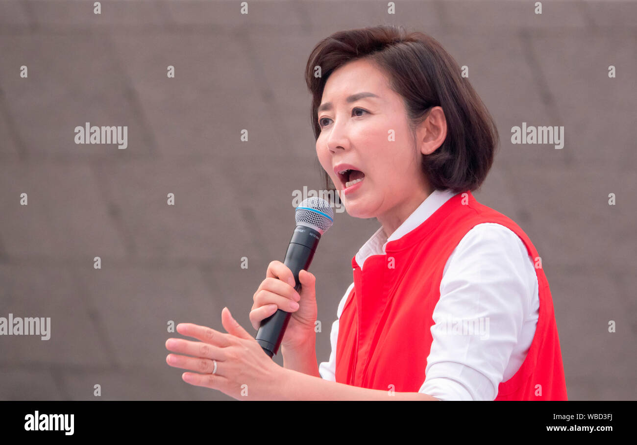 Kyung-Won Na, 24 août 2019 : Corée du Sud de la principale opposition Liberté Corée Partie (LKP) responsable de l'espace Na Kyung-Won parle à un rassemblement organisé par le LKP, à Séoul, en Corée du Sud. Des milliers de membres y compris le LKP, ses législateurs, participé au rassemblement de critiquer le président sud-coréen Moon Jae-In sur diverses questions telles que les politiques sur la Corée du Nord et le Japon, et le ministre de la Justice, candidat Cho Kuk ses qualifications. Credit : Lee Jae-Won/AFLO/Alamy Live News Banque D'Images