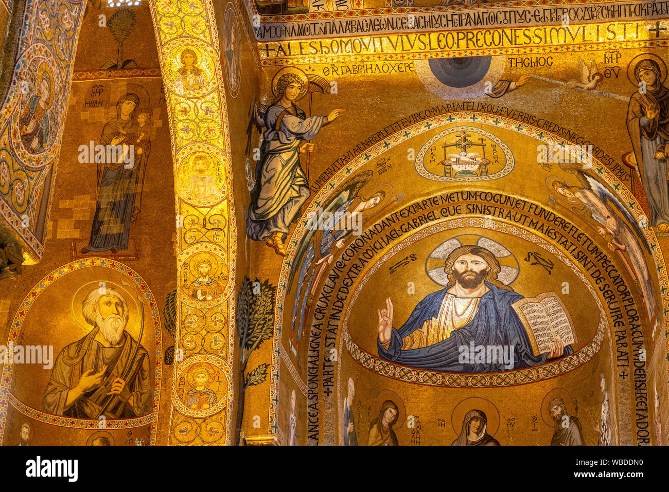 Détail de 12e siècle mosaïques qui ornent l'intérieur de la Palantine chapelle dans le Palazzo dei Normanni, centre de Palerme. La Sicile. Banque D'Images