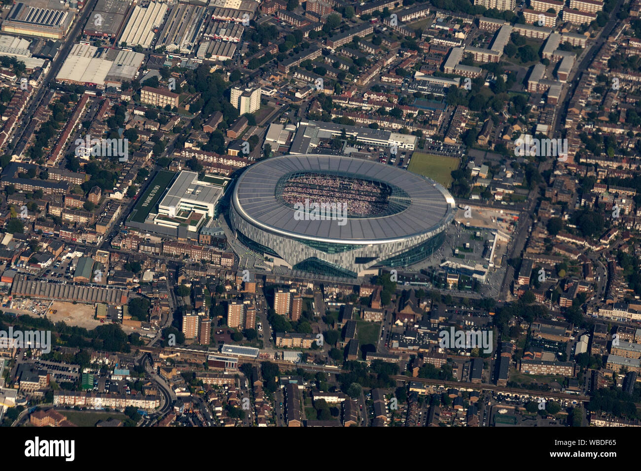 Vue aérienne du terrain de football de Tottenham Hotspur Stadium dans le nord de Londres, Angleterre. Banque D'Images