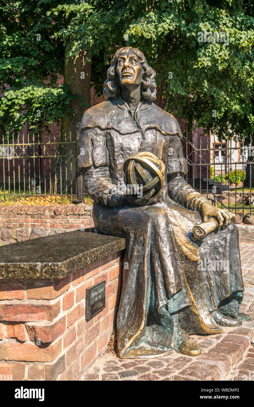 Nikolaus Kopernikus-Denkmal à Olsztyn / Allenstein, Ermland-Masuren, Polen, Europa | Statue de Nicolas Copernic, Olsztyn, Warmian-Masurian, Polan Banque D'Images