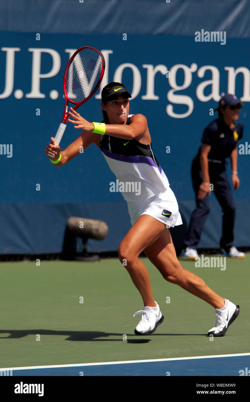 New York, USA. Août 26, 2019. Flushing Meadows, New York, USA. 26 août, 2019. Caroline Garcia, de la France, le nombre de semences 27 en action contre la Tunisie de Ons Jabeur en action premier tour à l'US Open. Garcia a perdu le match en 5 sets. Crédit : Adam Stoltman/Alamy Live News Crédit : Adam Stoltman/Alamy Live News Banque D'Images