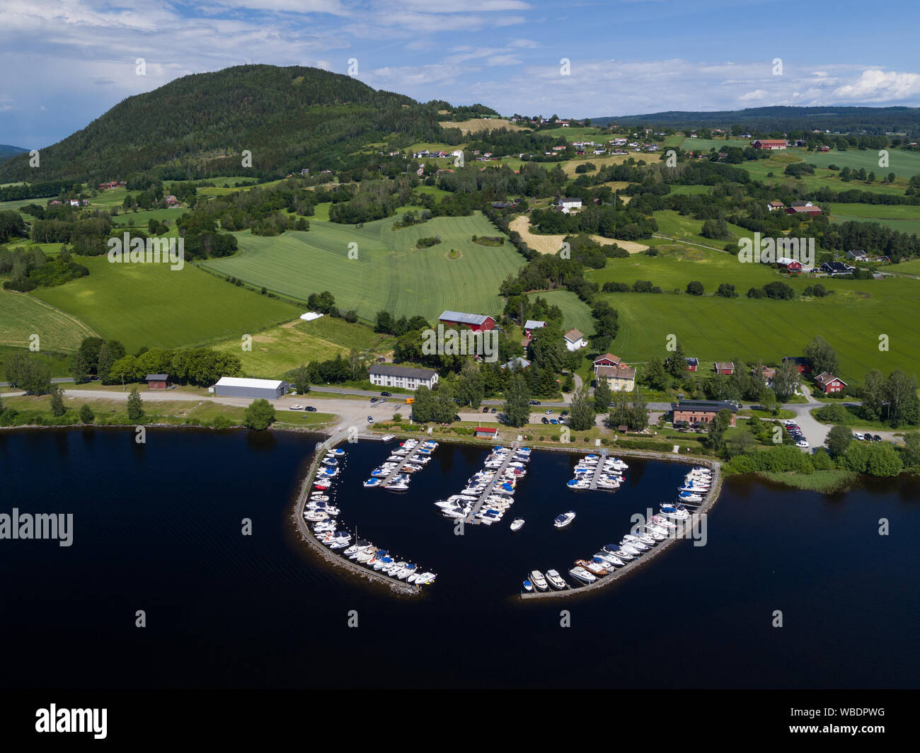Photo aérienne d'un petit port en Norvège Banque D'Images