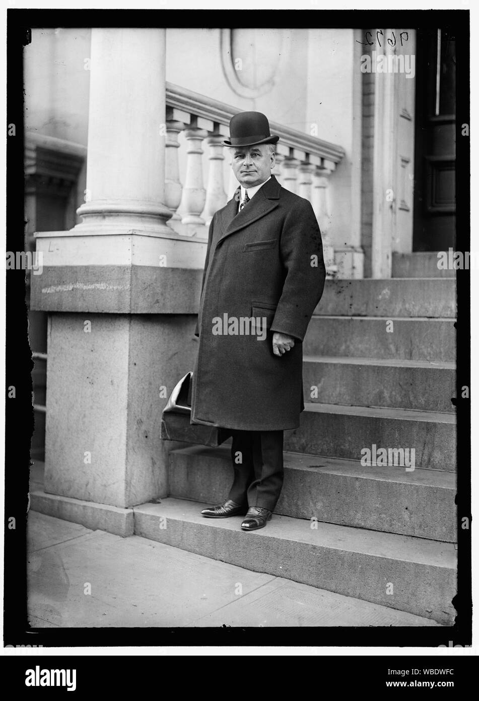 FRAYNE, Hugh, PRÉSIDENT, DIVISION DU TRAVAIL, CONSEIL DES INDUSTRIES DE GUERRE Résumé/moyenne : 1 négatif : vitrage ; 5 x 7 in. ou moins Banque D'Images