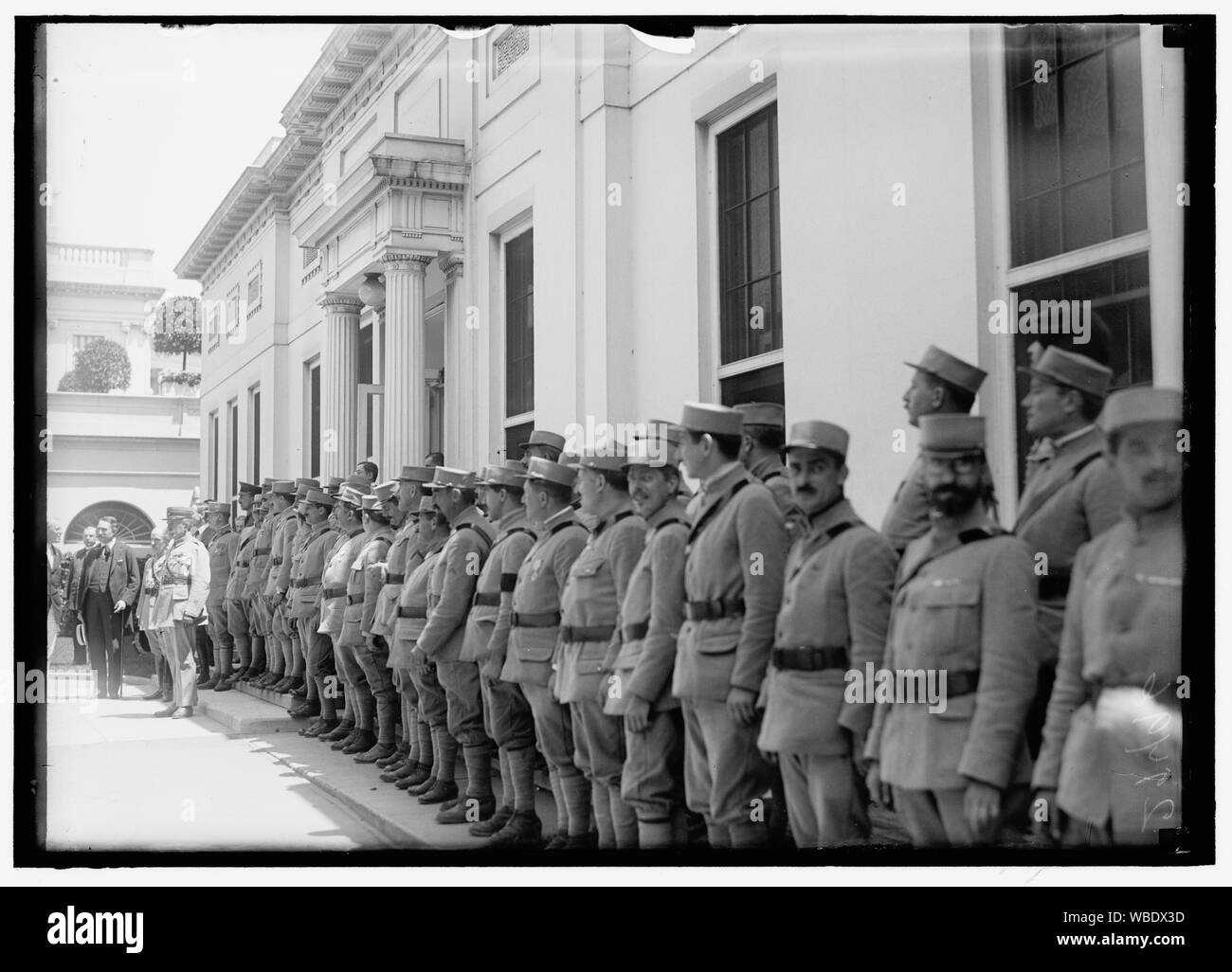 Batterie-fanfare REÇU À LA MAISON BLANCHE PAR LE PRÉSIDENT WILSON Résumé/moyenne : 1 négatif : vitrage ; 5 x 7 in. ou moins Banque D'Images