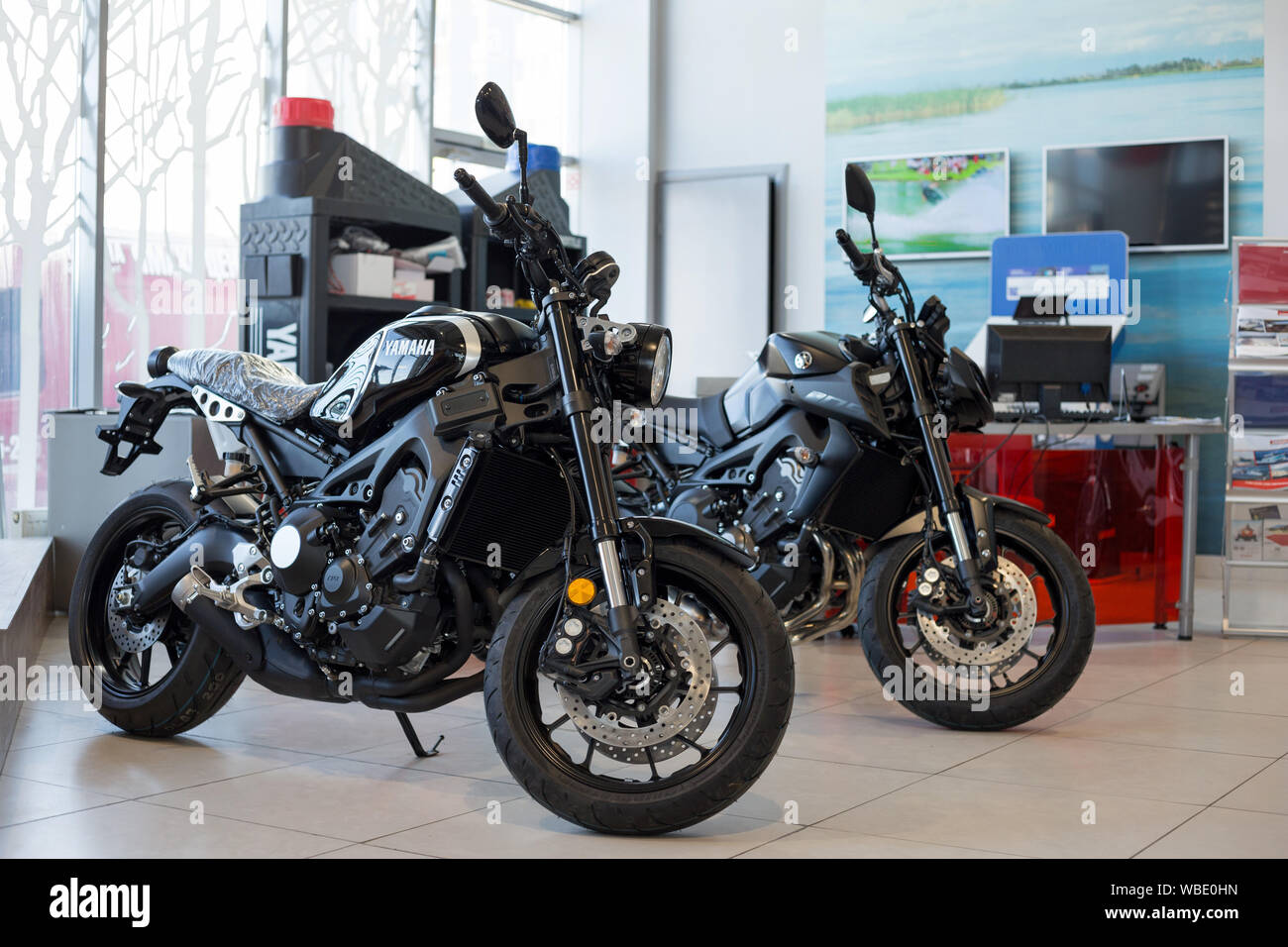 La Russie, Izhevsk - Août 23, 2019 : Moto Yamaha shop. De nouvelles motos et accessoires moto en magasin. Monde célèbre marque. Banque D'Images