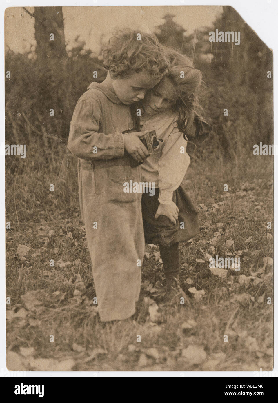 Francis Lincoln et Lucy Lee avec un résumé de l'appareil photo/moyenne : 1 photographie : print ; planche 18 x 13 cm. Banque D'Images