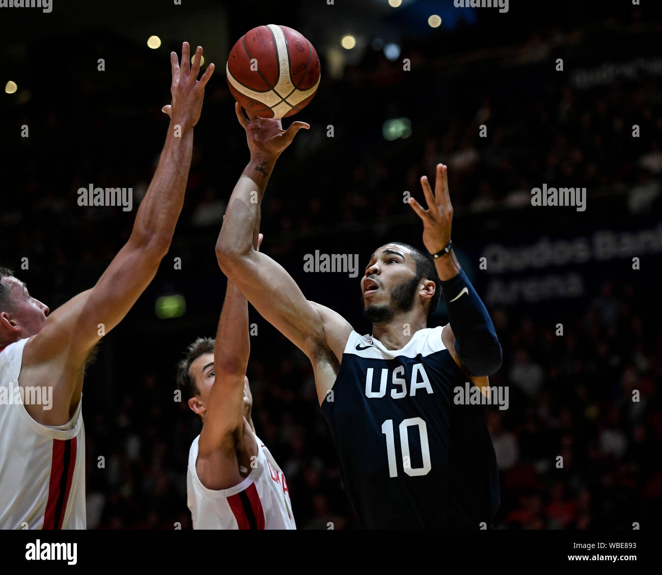 Basket international Banque de photographies et d'images à haute résolution  - Alamy