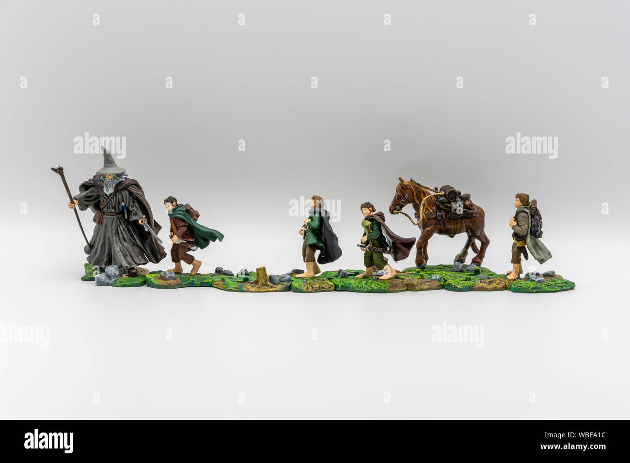 Jouet : Hobbit Gandolph mène quatre Hobbits dans leur quête. Banque D'Images