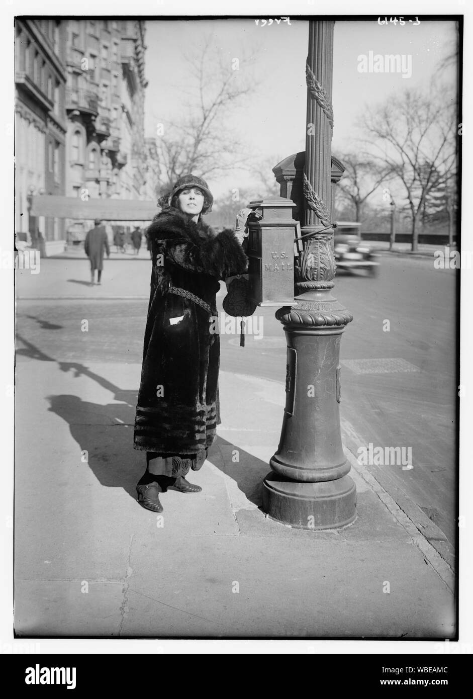 Résumé plus libre/moyenne : 1 négatif : vitrage ; 5 x 7 in. ou moins. Banque D'Images