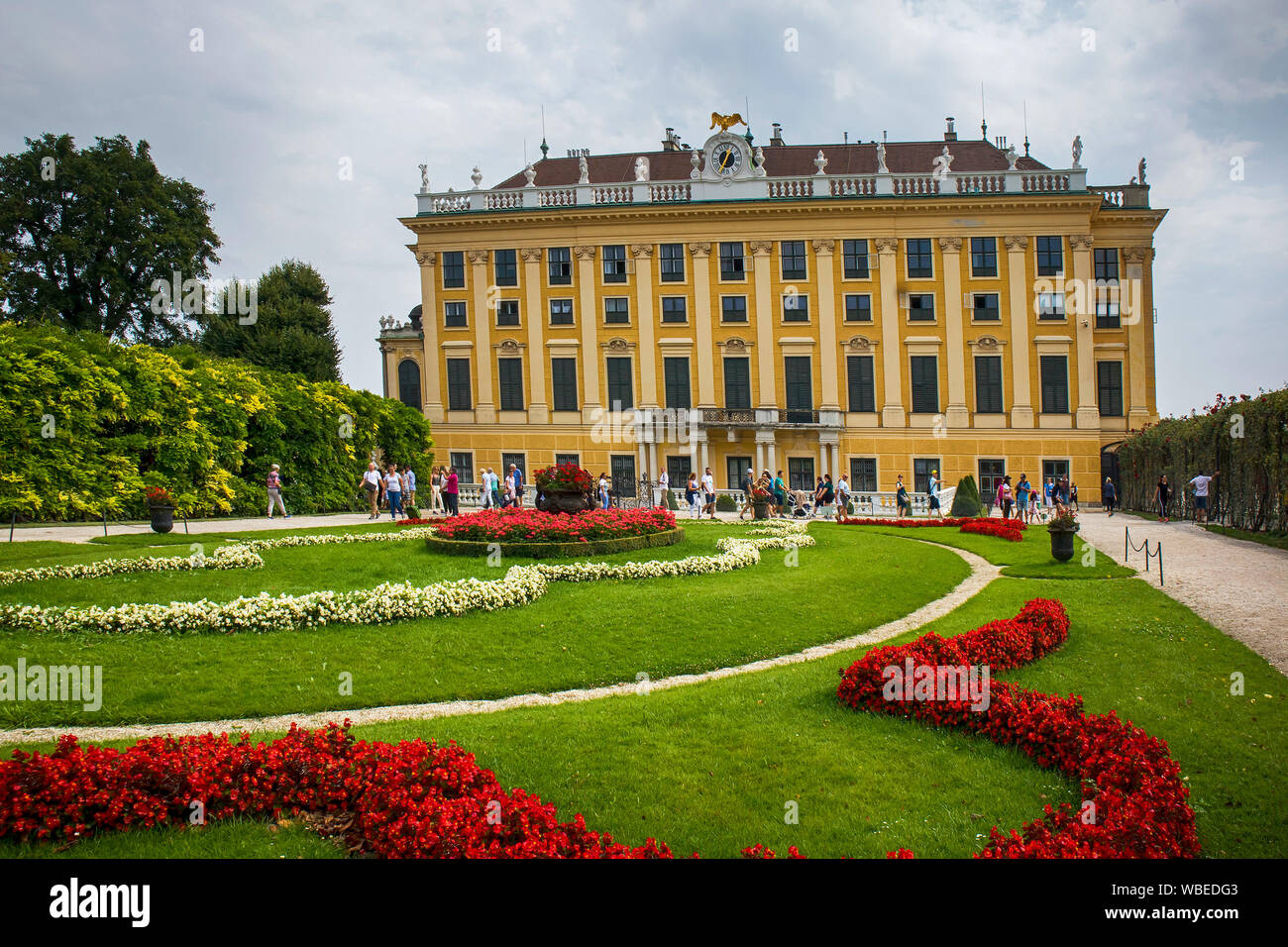 20 JAugust 2019, Vienne, Autriche : Baroque Schönbrunn palace complexe et magnifique paysage de jardins. L'une des principales attractions touristiques Banque D'Images