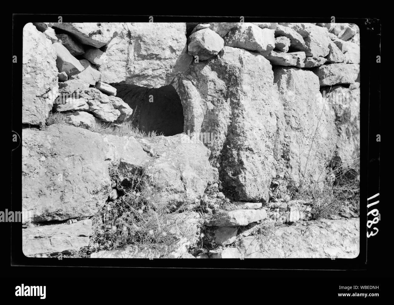 Les piscines de Salomon, à la tombe de Rachels. Suite à l'ancienne d'aqueducs, de Pilate, Roman (10ème Légion), arabe, turc et la tuyauterie. Rupture dans la méthode de l'Aqueduc Romain montrant juste un dans l'autre Abstract/medium : G. Eric et Edith Matson Photograph Collection Banque D'Images