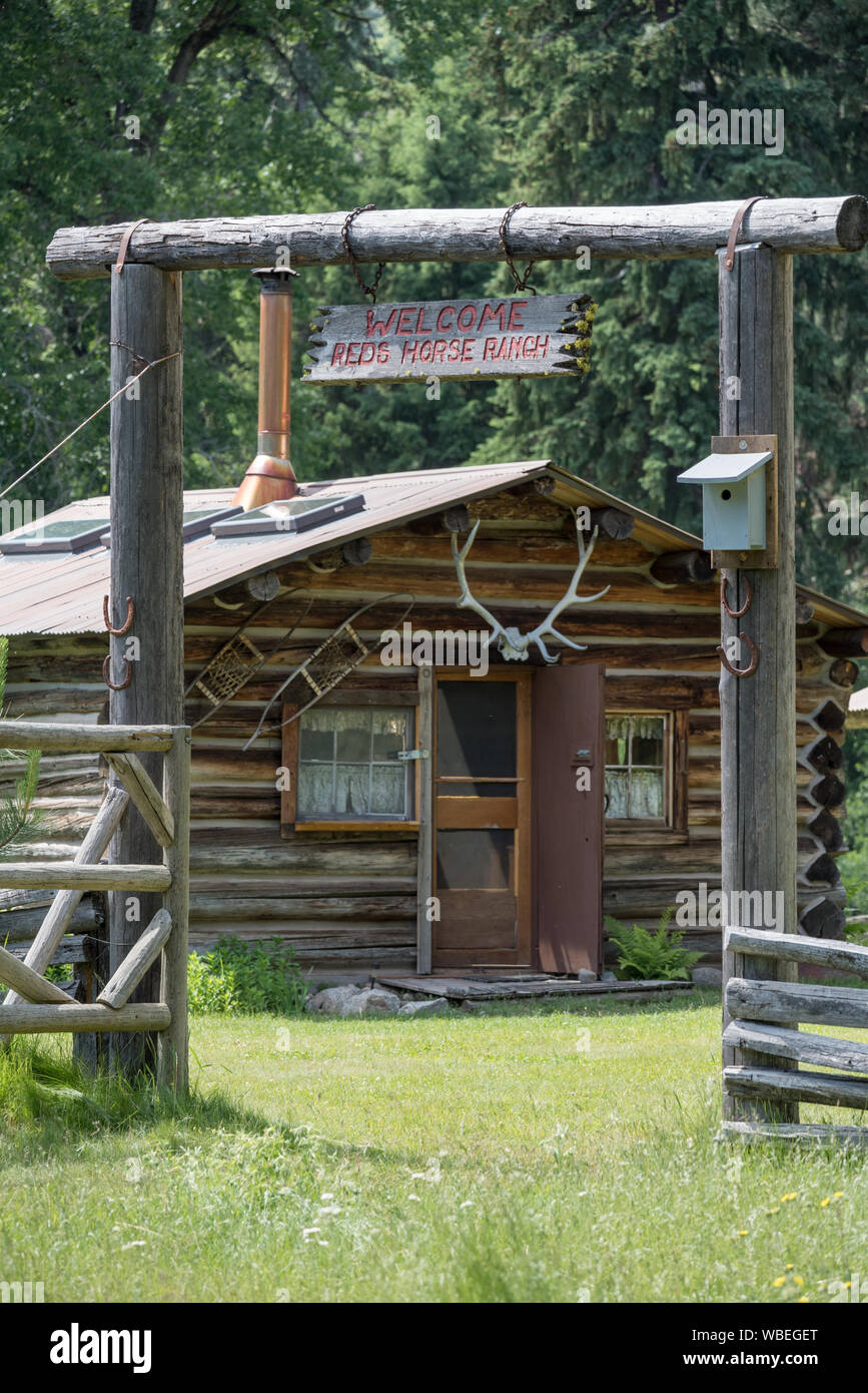 Vieille cabane à rouges Horse Ranch dans les montagnes de l'Oregon Wallowa. Banque D'Images