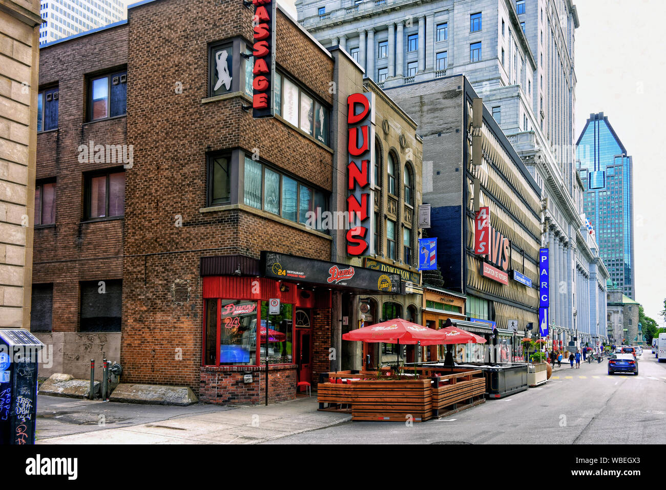 Montreal Canada Le 10 Aout 2019 Dunn S Famous Montreal Style Restaurant Viande Fumee Sur La Rue Metcalfe Il Est Nomme D Apres Myer Dunn Qui A Fonde I Photo Stock Alamy