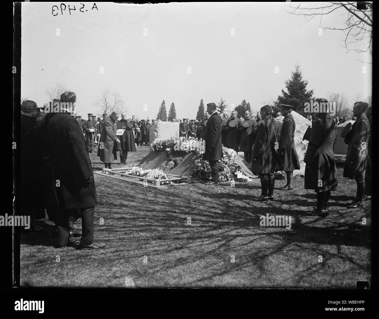 Résumé funérailles/moyenne : 1 négatif : vitrage ; 4 x 5 in. ou moins Banque D'Images