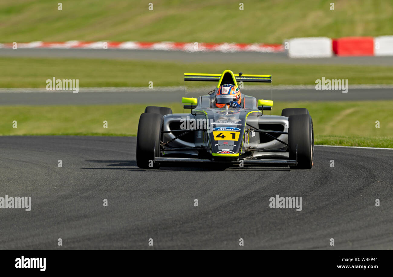 41 voiture pilote, Alex Walker, développements JHR, F4 Championship vendredi session 2 Banque D'Images