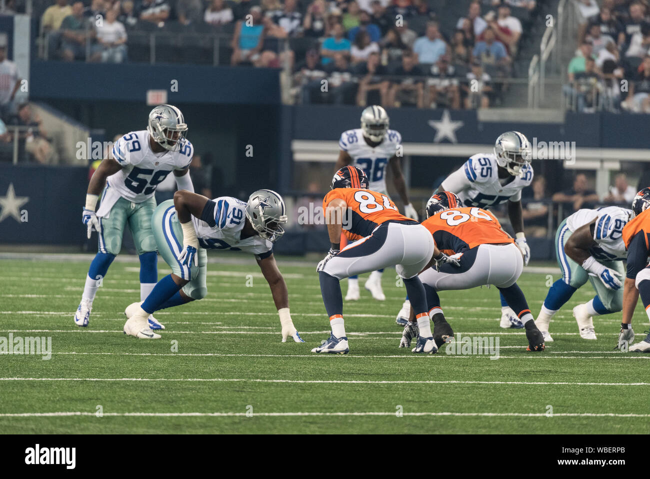 Des images d'un jeu concours entre la Ligue nationale de football et les Cowboys de Dallas Denver Broncos au Cowboys' home field AT&T Stadium à Arlington, Texas Banque D'Images