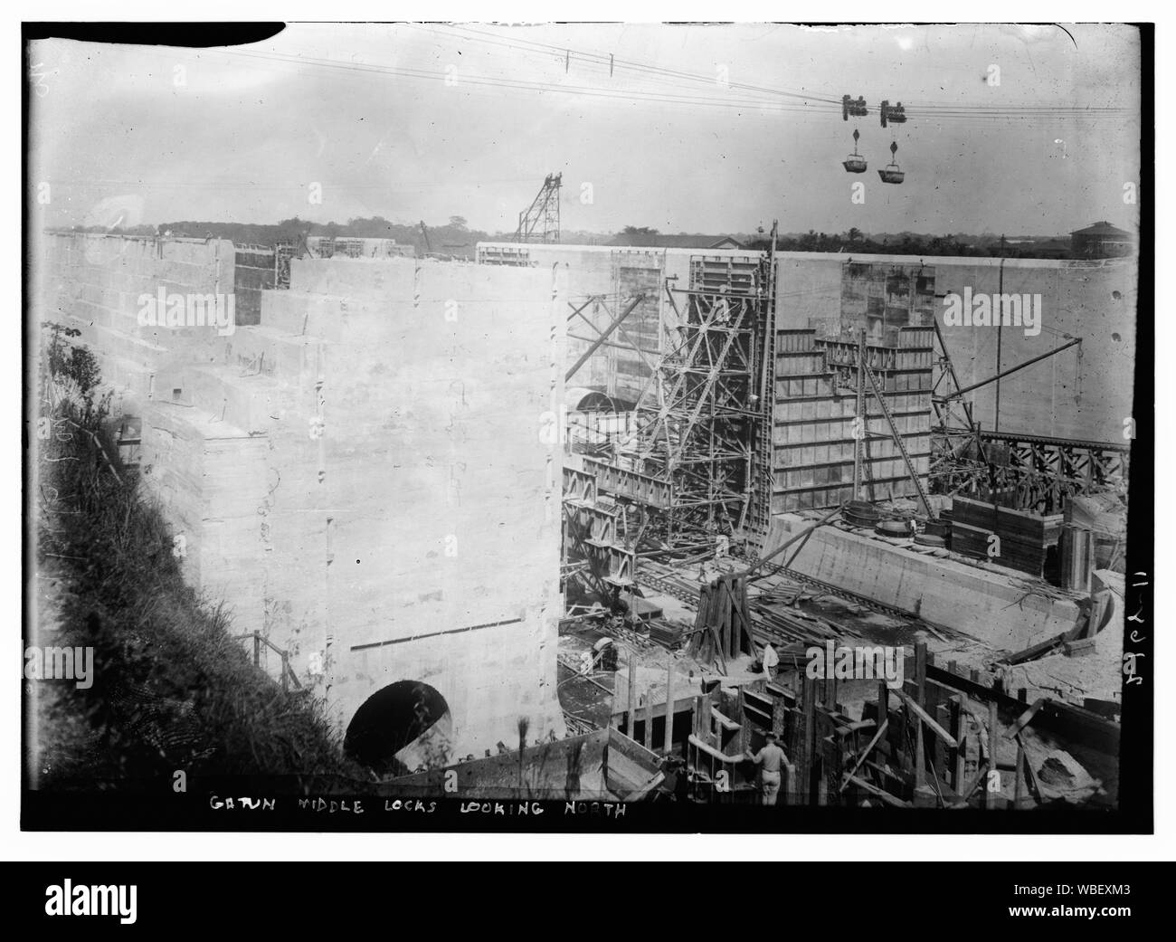 Au milieu de Gatun locks à l'Abstract/moyenne : 1 négatif : vitrage ; 5 x 7 in. ou moins. Banque D'Images Au milieu de Gatun locks à l'Abstract/moyenne : 1 négatif : vitrage ; 5 x 7 in. ou moins. Banque D'Images