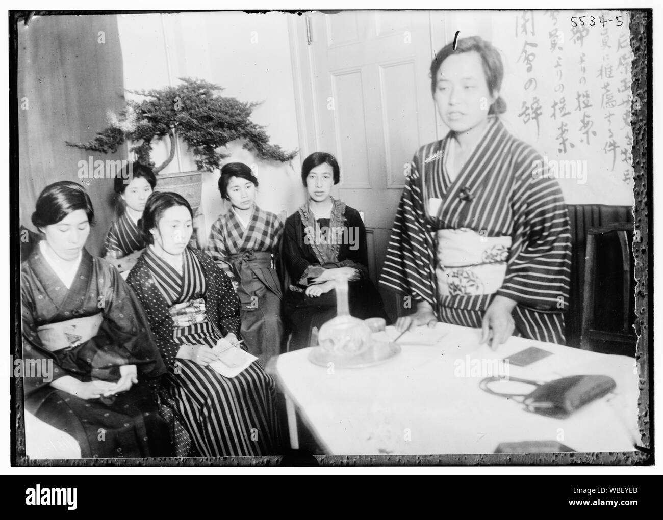 Geishas Abstract/moyenne : 1 négatif : vitrage ; 5 x 7 in. ou moins. Banque D'Images