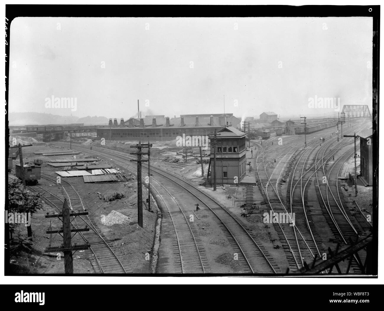 Présentation générale de l'Érié les voies et l'ouest de l'ancienne rotonde de Tunnel de Bergen, à l'ouest du pont de l'Avenue Tonnel, prises le 14 juin 1906 - Erie Railway, Bergen Hill Avenue, palissade coupe ouverte à Tonnele Avenue, Jersey City, comté de Hudson, NJ ; Croxton Yard, Erie Railroad, Jersey City, NJ Banque D'Images