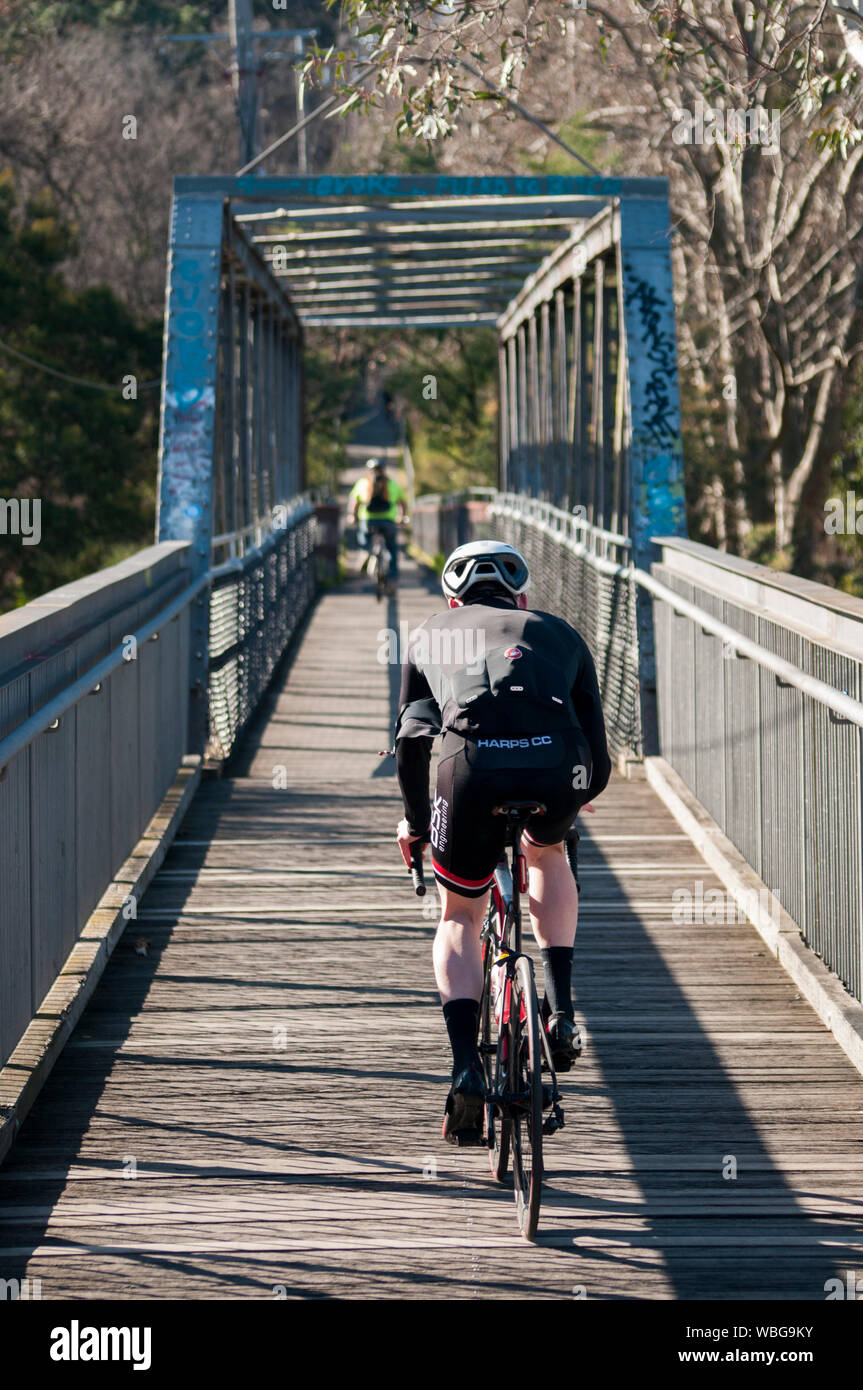 Passerelle de la rue Walmer sur la principale piste de Yarra, Melbourne, Victoria, Australie Banque D'Images