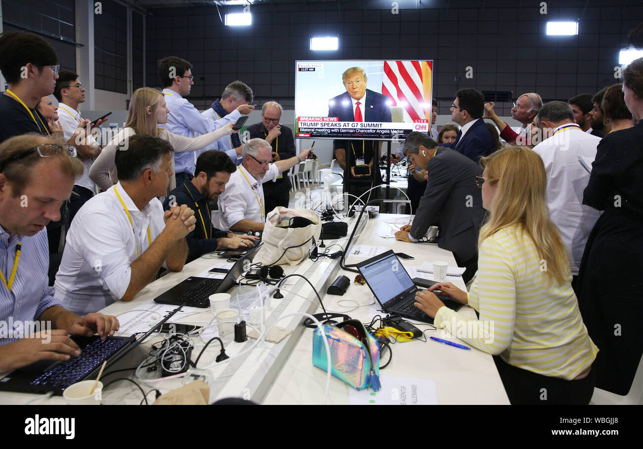 Beijing, la France. Août 26, 2019. Les journalistes travaillent au centre de presse du sommet du G7 à Biarritz, France, le 26 août 2019. Credit : Gao Jing/Xinhua/Alamy Live News Banque D'Images