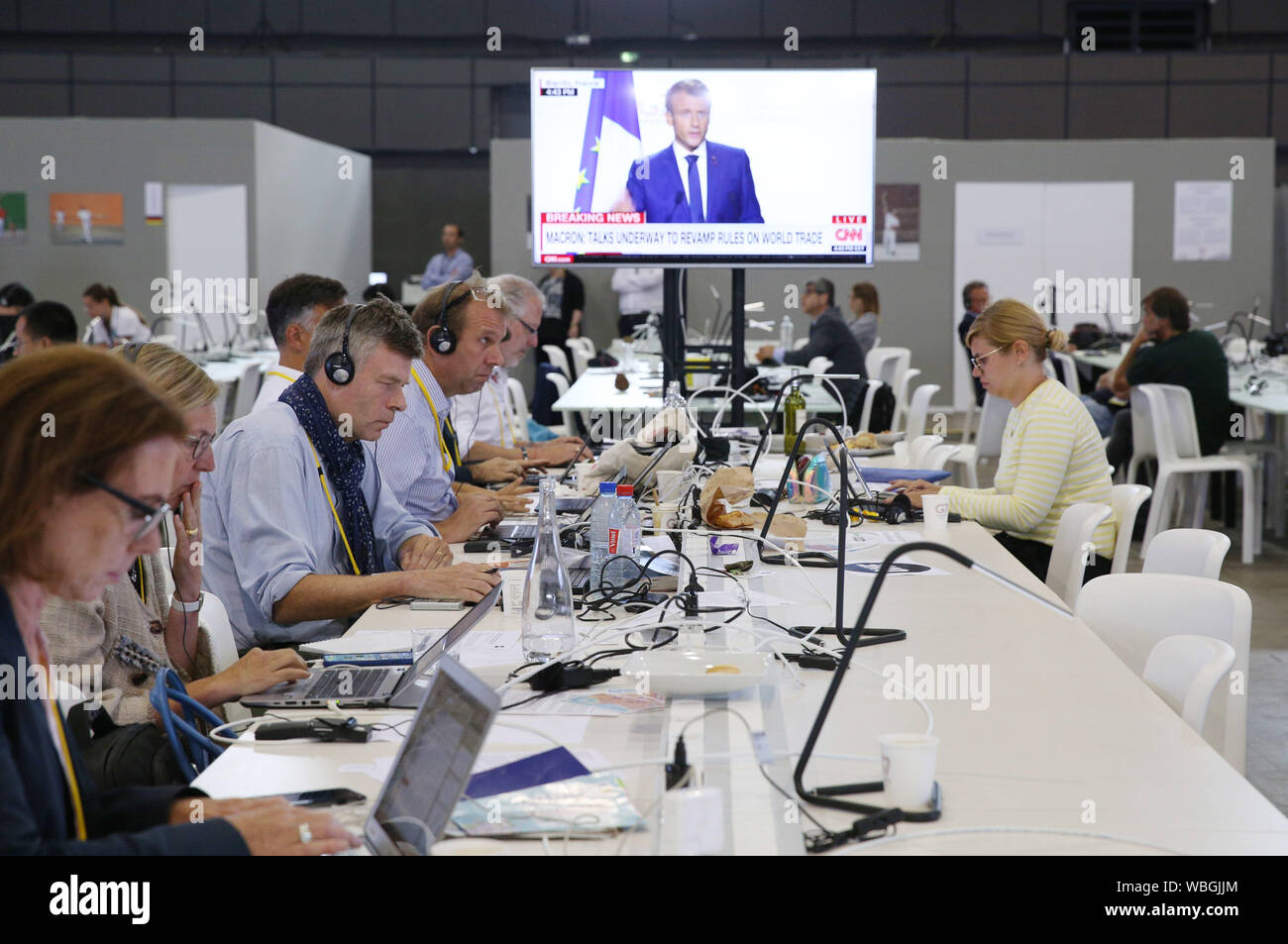 Beijing, la France. Août 26, 2019. Les journalistes travaillent au centre de presse du sommet du G7 à Biarritz, France, le 26 août 2019. Credit : Gao Jing/Xinhua/Alamy Live News Banque D'Images