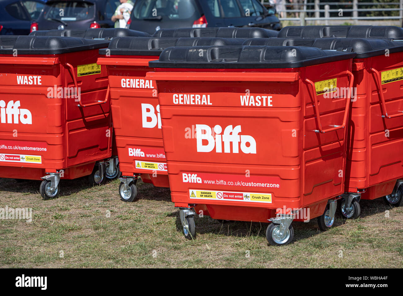 Les poubelles à la fête du village Banque D'Images