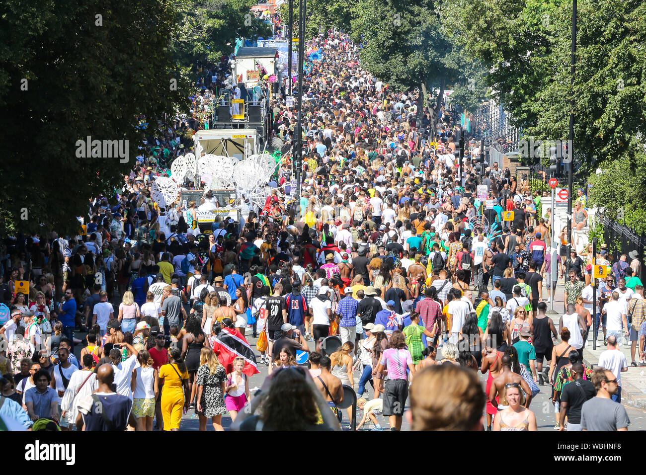 Notting Hill. Londres, Royaume-Uni. Août 26, 2019. Plus d'un million de fêtards s'assister au carnaval de Notting Hill 2019, la plus grande fête de rue et une célébration de traditions des Caraïbes et la diversité culturelle du capital. Credit : Dinendra Haria/Alamy Live News Banque D'Images